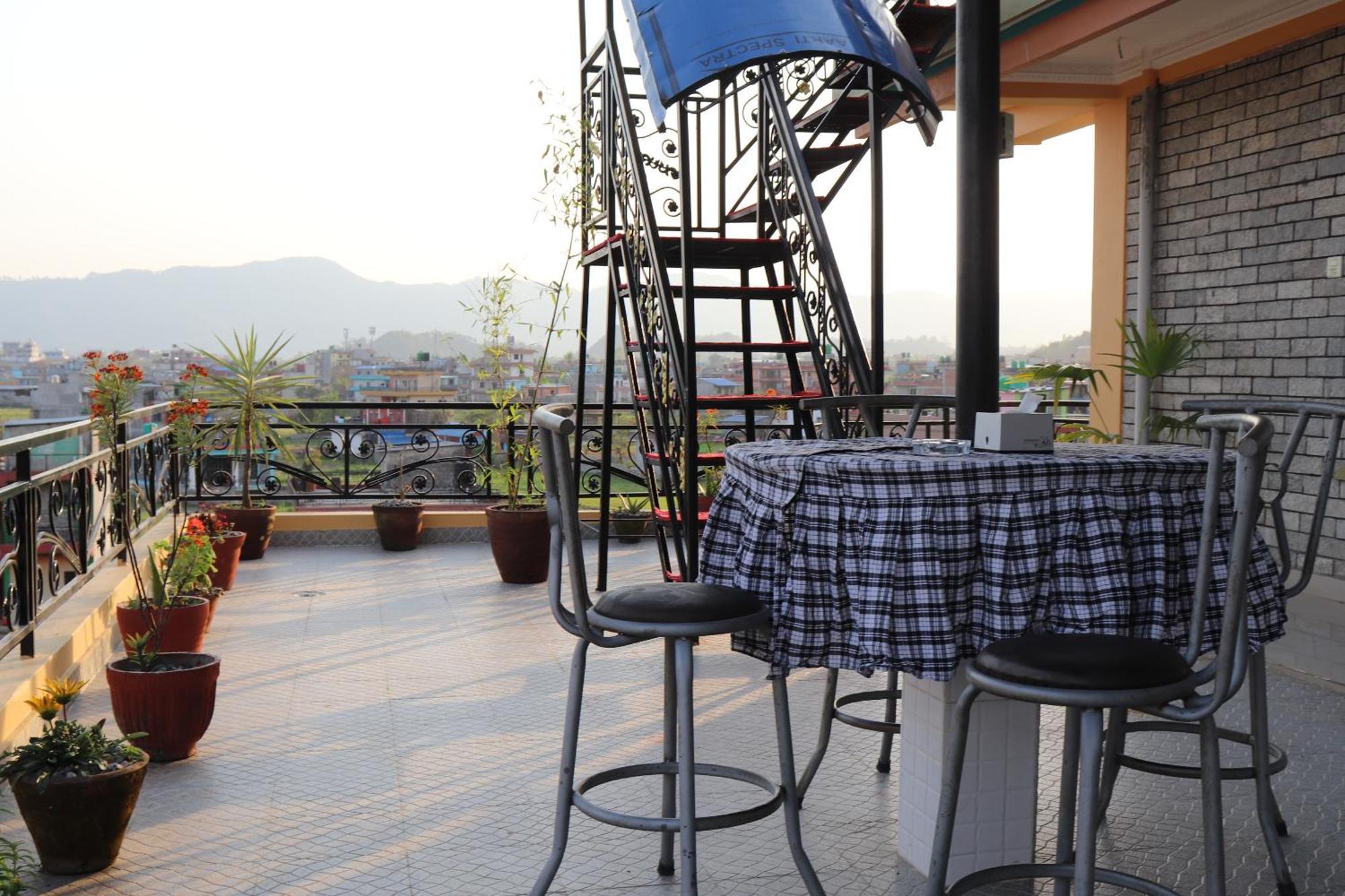 Hotel Young'S Stupa Ranipauwa Kültér fotó