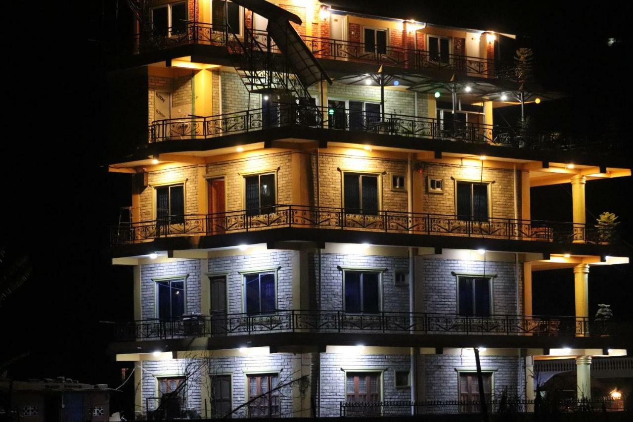 Hotel Young'S Stupa Ranipauwa Kültér fotó