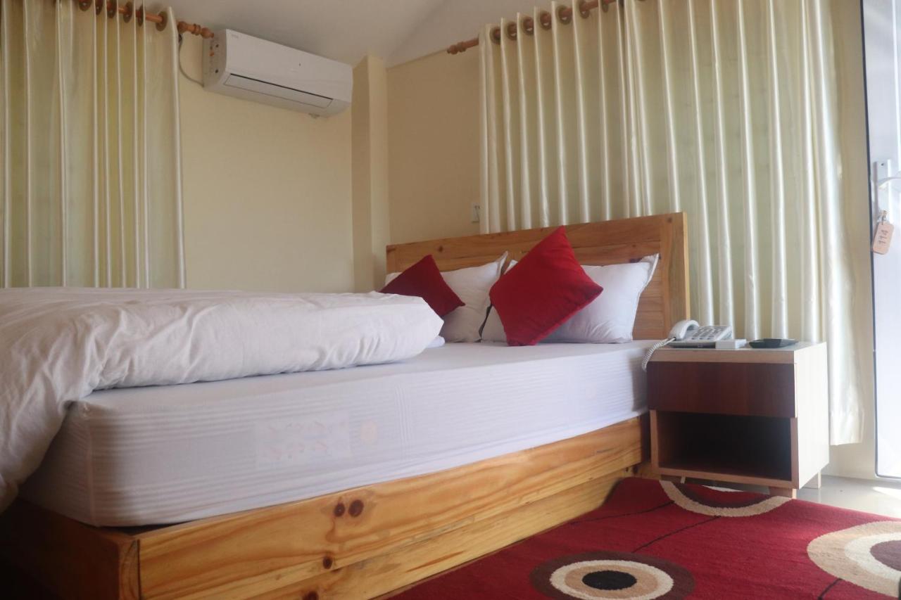 Hotel Young'S Stupa Ranipauwa Kültér fotó